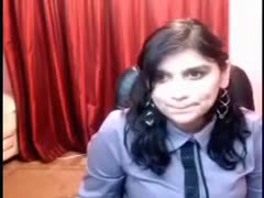 Plump Indian honey dances and undresses during web camera solo show 